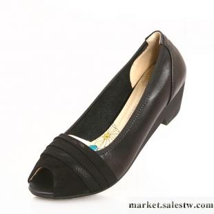 供應路施南 坡跟 涼鞋 魚嘴 鞋 女 2012新款 粗跟 黑色 真皮女鞋工廠,批發,進口,代購