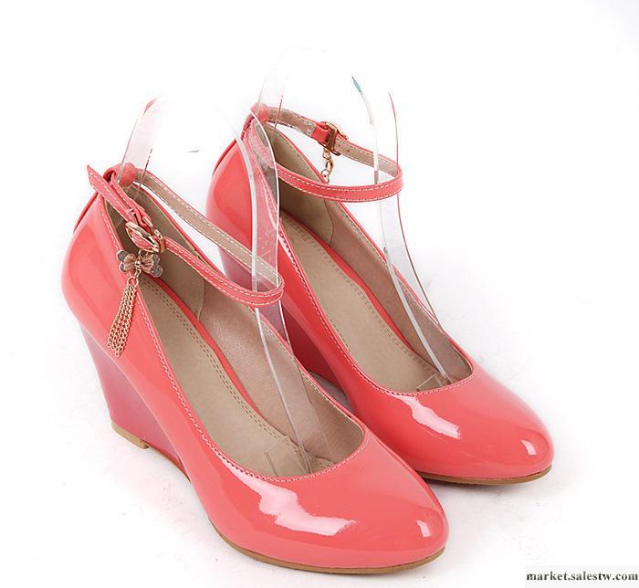 高級漆皮皮帶扣金屬吊件圓頭坡跟時尚休閑女鞋工廠,批發,進口,代購