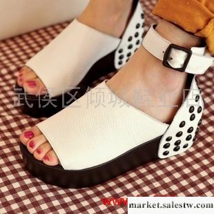 供應2012新款歐美范魚嘴頭層牛皮厚底鞋松糕跟后鉚釘涼鞋真皮女鞋工廠,批發,進口,代購