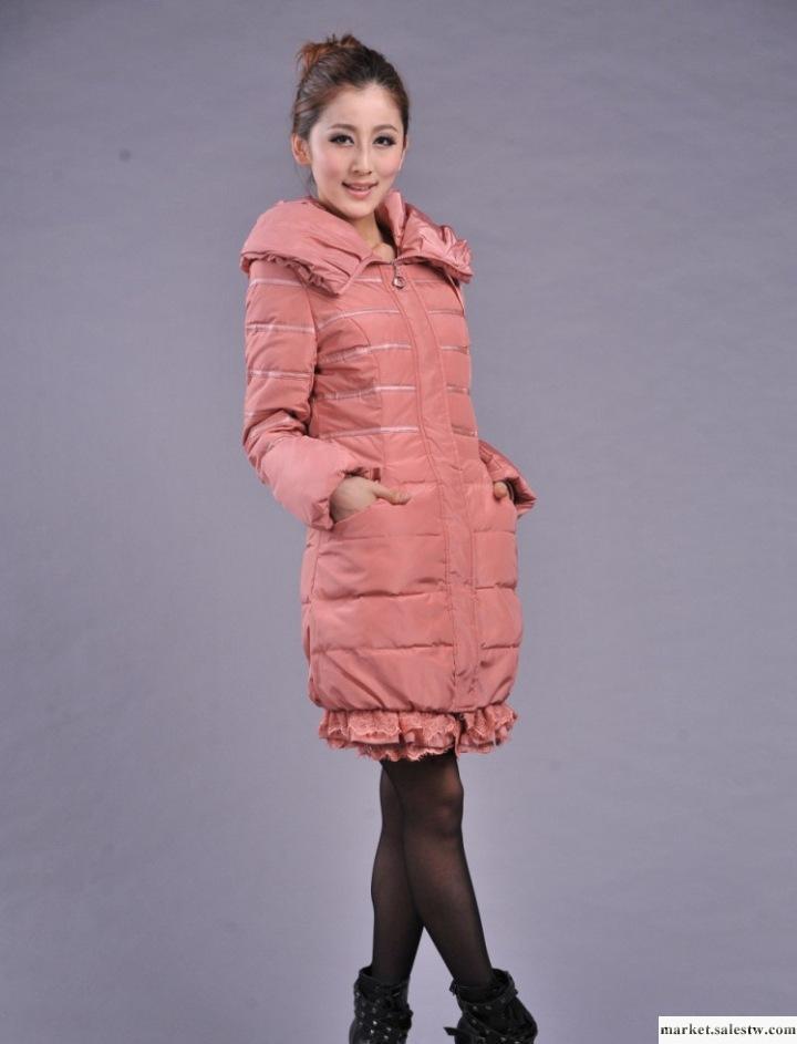 供應2012 時尚羽絨服 女新款 正品 蕾絲花邊 冬裝 韓版 中 長款 修身型工廠,批發,進口,代購