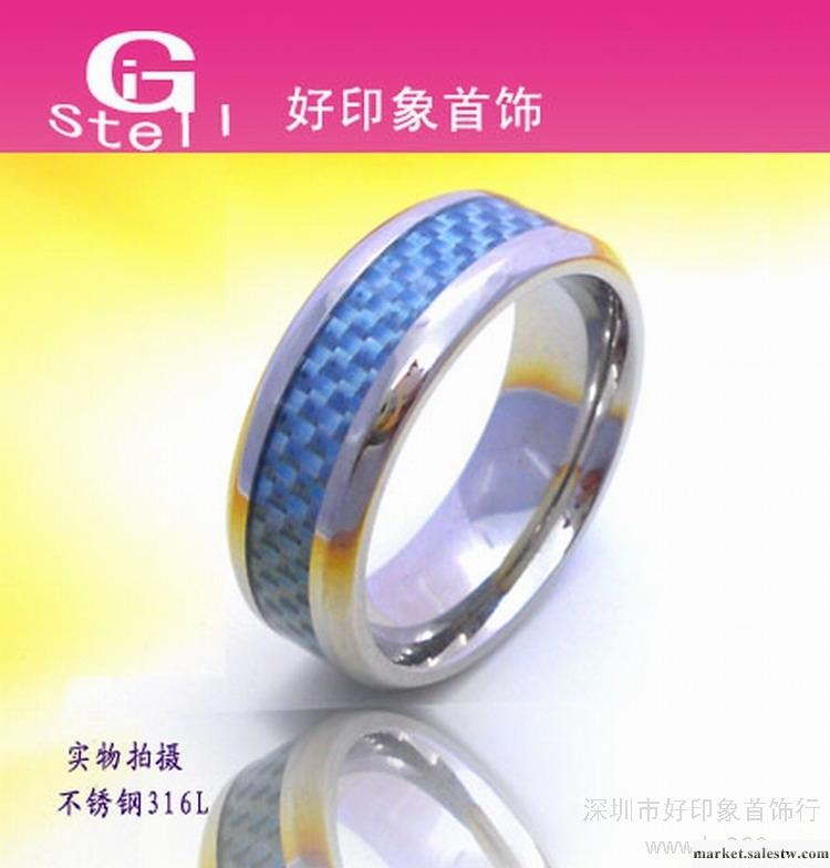 供應鈦鋼戒指 新款韓版戒指 鑲嵌藍色碳纖維戒指 歐美戒指工廠,批發,進口,代購