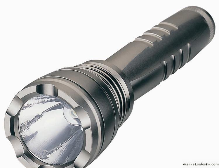 供應2011最新款5W強光手電筒18650鋁合金CREE大功率LED充電手電筒工廠,批發,進口,代購