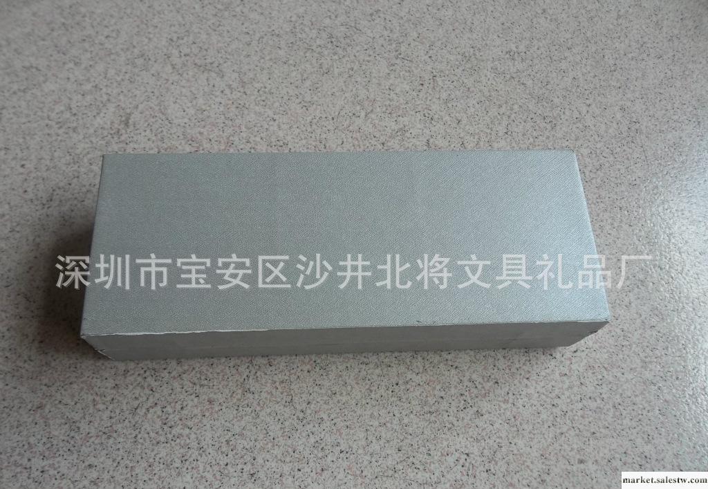 大量裝紅激光筆的銀色禮品盒工廠,批發,進口,代購