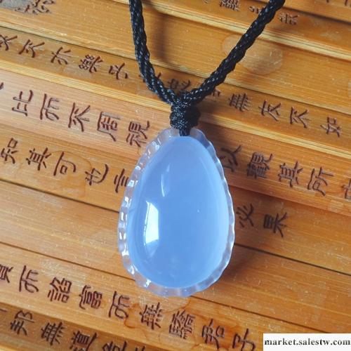 供應東北哪里有賣藍玉髓花件藍玉髓鐲子藍玉髓蛋面工廠,批發,進口,代購