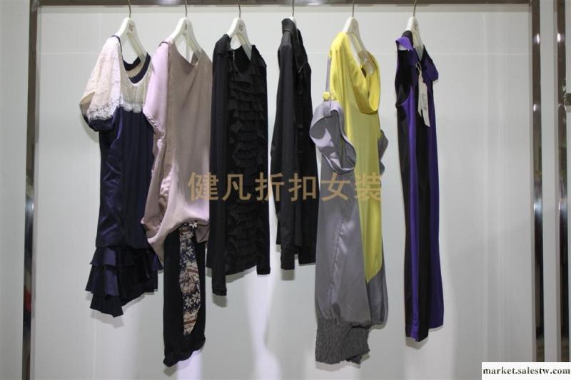 供應批發庫存服裝尾貨、品牌服裝尾貨521222品牌折扣女裝工廠,批發,進口,代購