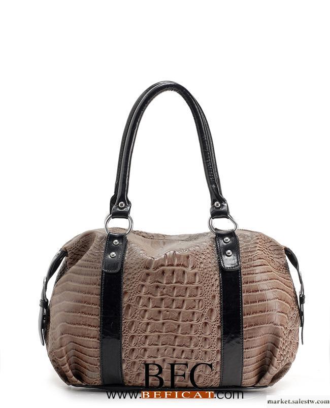 BFC 鱷魚紋系列 實用黑皮帶裝飾提包 女包 bag T0163批發・進口・工廠・代買・代購