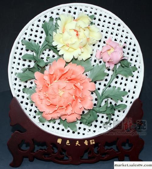 供應中國龍瓷 掛盤噴配瓷花 陶瓷工藝品 禮品 擺件 10寸吉紅配色牡丹工廠,批發,進口,代購